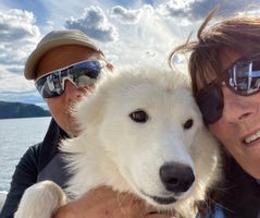 Selfi av Stein, Anne og jeg på tur over velfjorden